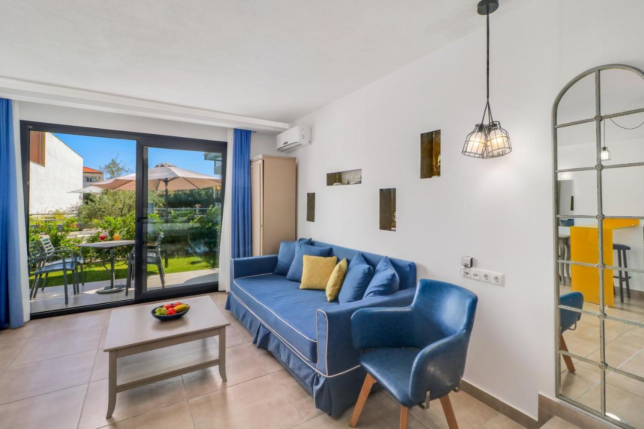 Theros Villas & Suites Chrysi Ammoudia Extérieur photo